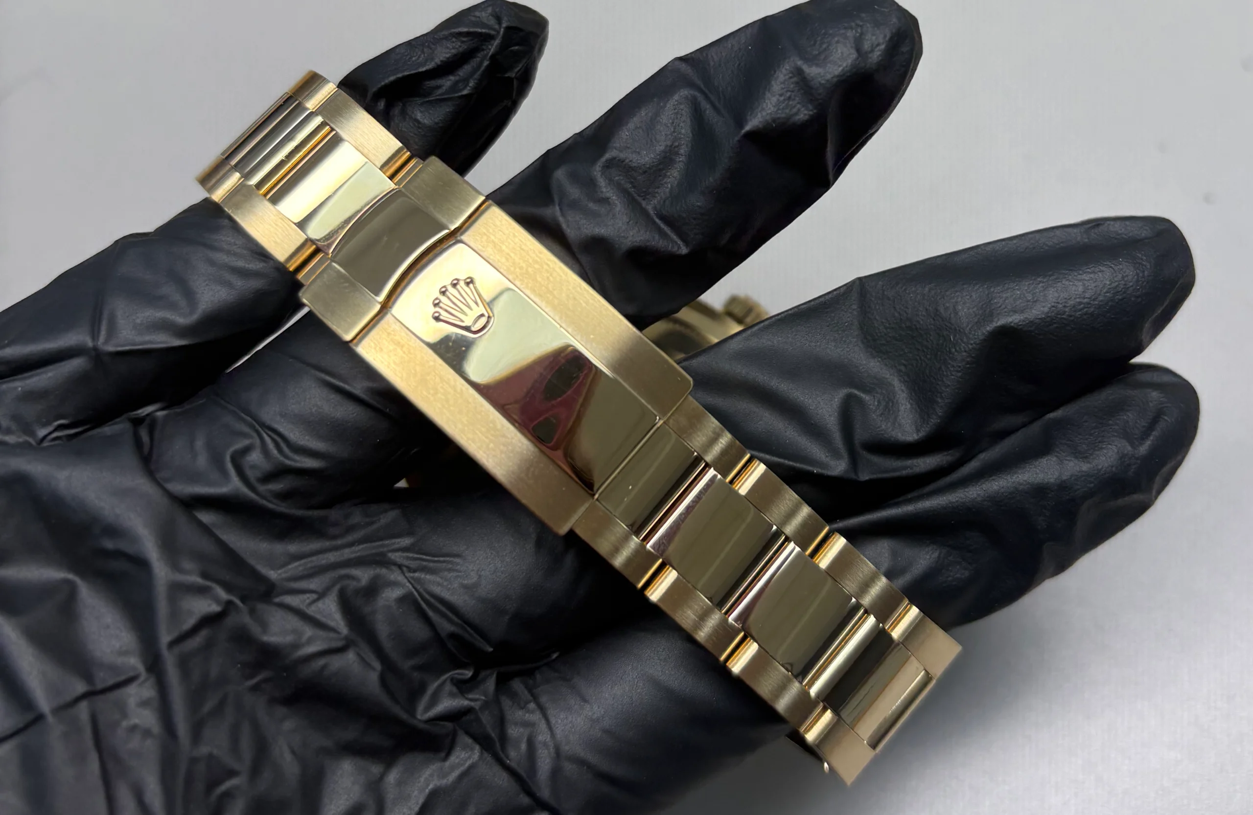 clockmaker closeup scaled